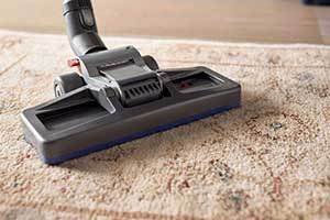 vacuum cleaner to suck the carpet clean